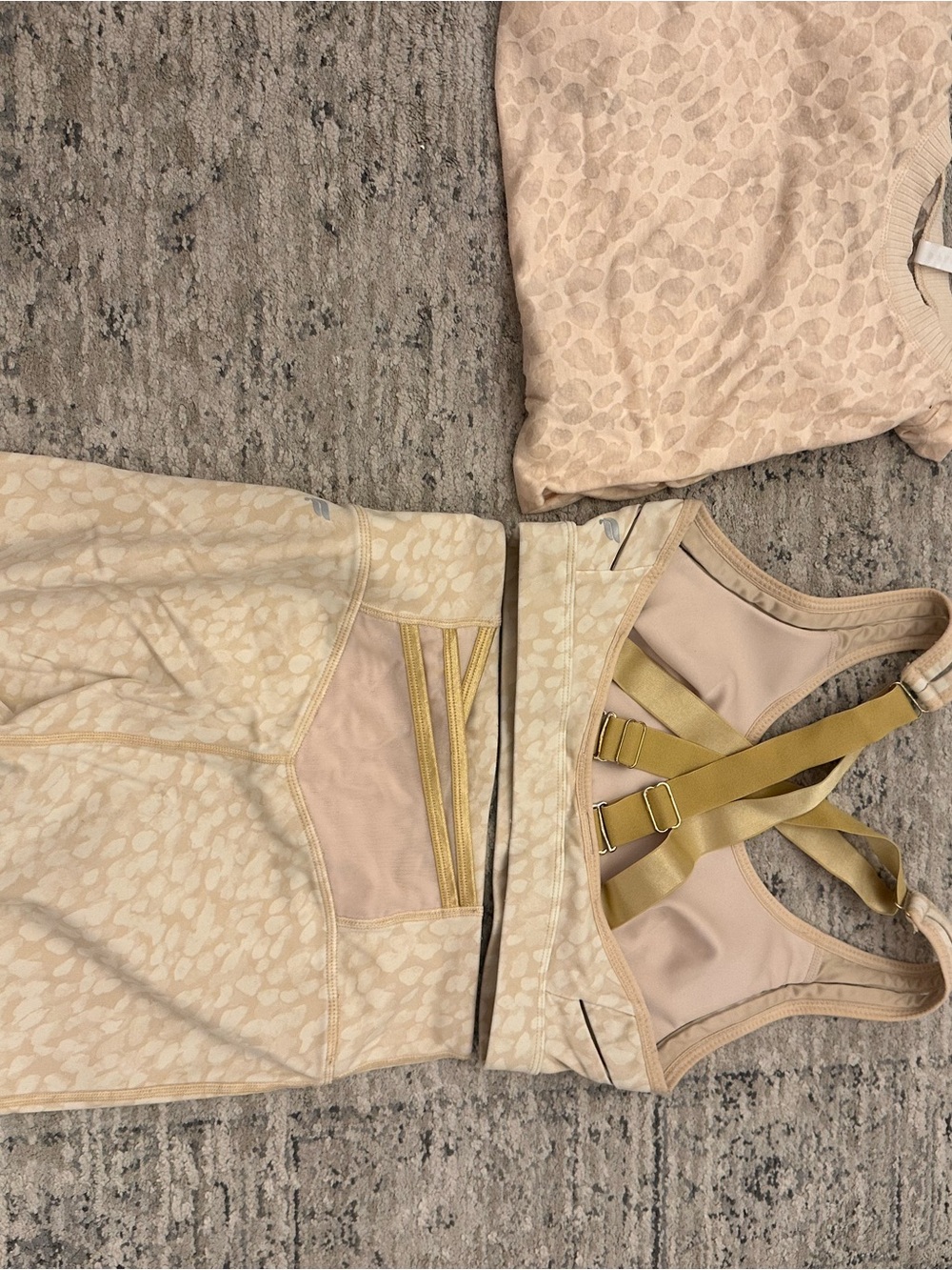 Fabletics 3 piece set - Picture 2 of 12